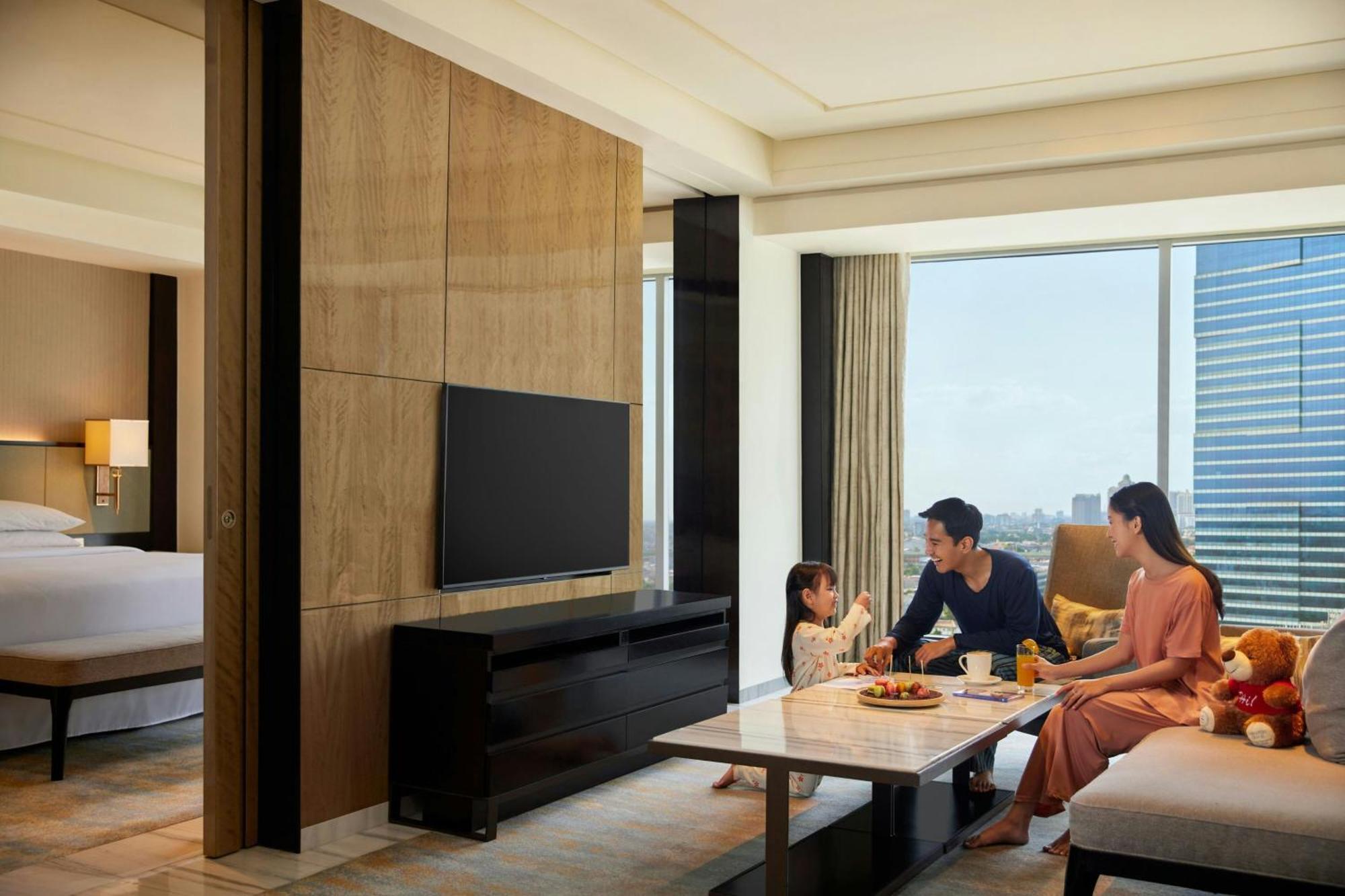 Sheraton Grand Jakarta Gandaria City Hotel Exterior photo